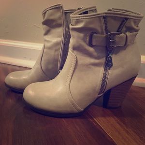 Ankle boots with side zippers